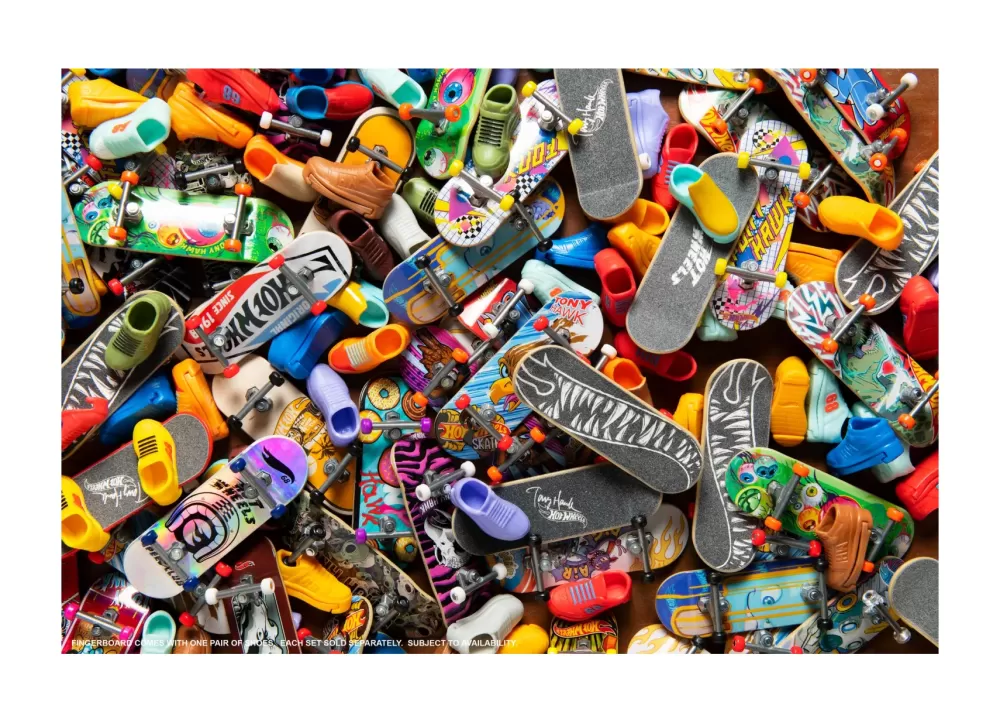 Store Skate Multi-Pack Assortimento Tony Hawk, Set Con 4 Fingerboard Assemblate E 2 Paia Di Scarpe Da Skate Rimovibili E In Stili Diversi, 5+ Anni, Hgt84 Garage E Circuiti