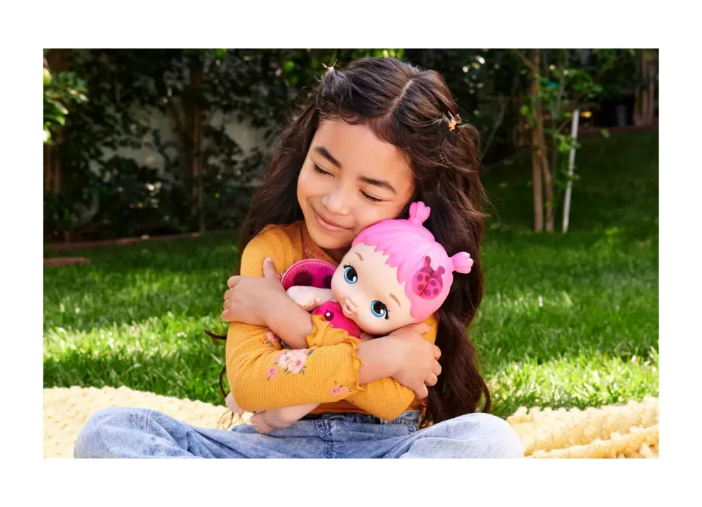 Discount Bambola Junior Coccinella Con Ali Soffici E Dolce Profumo Floreale, Con Un Pannolino Riutilizzabile, Biberon E Accessori, Giocattolo Per Bambini, 3+ Anni, Hmx27 Bambolotti